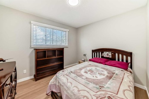 5007 Vallance Crescent Nw, Calgary, AB - Indoor Photo Showing Bedroom