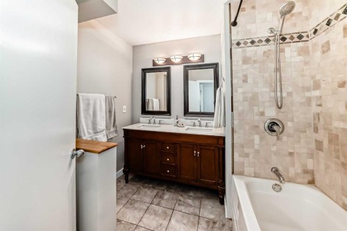 5007 Vallance Crescent Nw, Calgary, AB - Indoor Photo Showing Bathroom