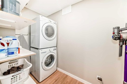 5007 Vallance Crescent Nw, Calgary, AB - Indoor Photo Showing Laundry Room
