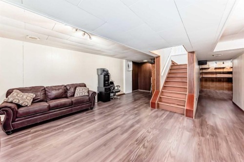 5007 Vallance Crescent Nw, Calgary, AB - Indoor