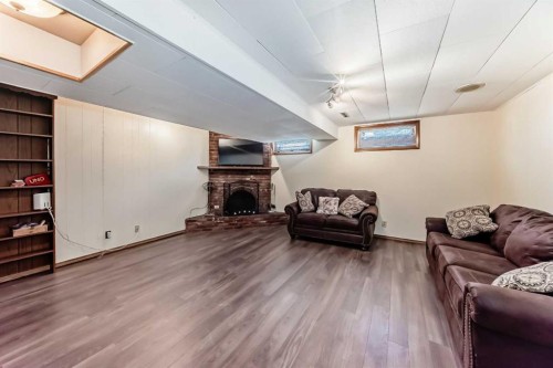 5007 Vallance Crescent Nw, Calgary, AB - Indoor