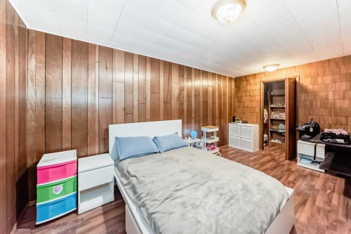 5007 Vallance Crescent Nw, Calgary, AB - Indoor Photo Showing Bedroom
