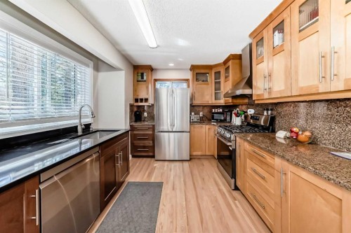 5007 Vallance Crescent Nw, Calgary, AB - Indoor Photo Showing Kitchen