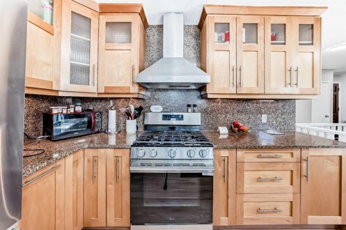 5007 Vallance Crescent Nw, Calgary, AB - Indoor Photo Showing Kitchen