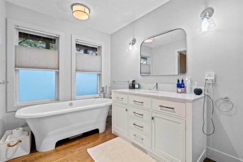 230 Garrison Square Sw, Calgary, AB - Indoor Photo Showing Bathroom