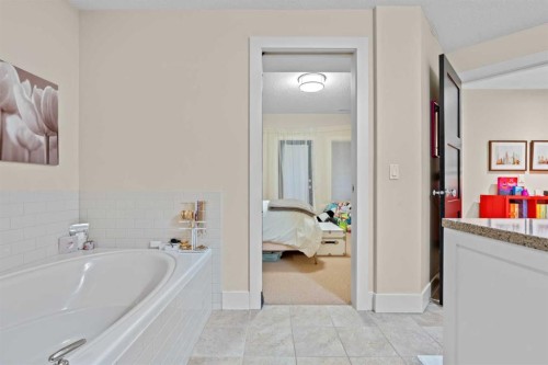 230 Garrison Square Sw, Calgary, AB - Indoor Photo Showing Bathroom