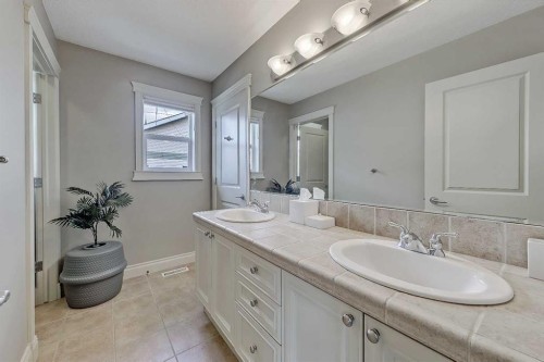 3629 1A Street Sw, Calgary, AB - Indoor Photo Showing Bathroom