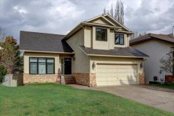 12 Signal Ridge Court SW Calgary, AB T3H 3G1
