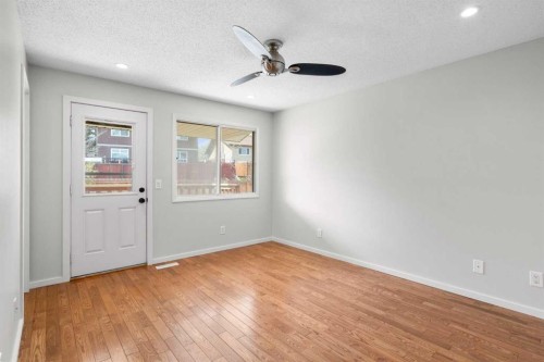 124 Bergen Crescent Nw, Calgary, AB - Indoor Photo Showing Other Room