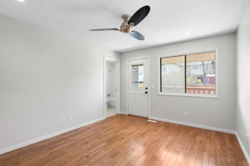124 Bergen Crescent Nw, Calgary, AB - Indoor Photo Showing Other Room