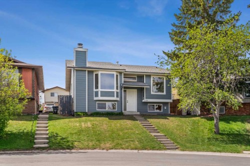 124 Bergen Crescent Nw, Calgary, AB - Outdoor With Facade
