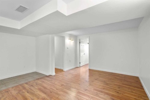 124 Bergen Crescent Nw, Calgary, AB - Indoor Photo Showing Other Room
