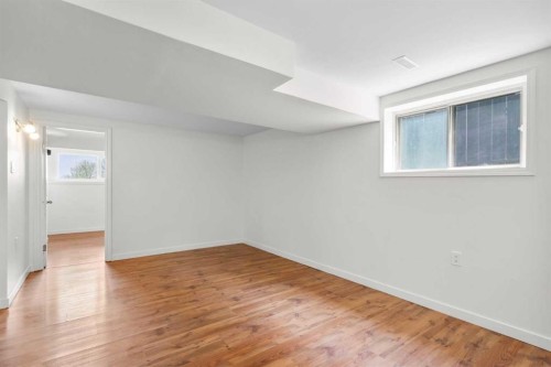 124 Bergen Crescent Nw, Calgary, AB - Indoor Photo Showing Other Room