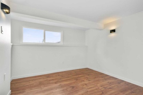 124 Bergen Crescent Nw, Calgary, AB - Indoor Photo Showing Other Room