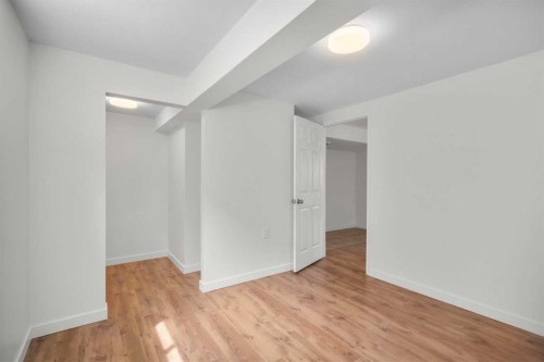 124 Bergen Crescent Nw, Calgary, AB - Indoor Photo Showing Other Room
