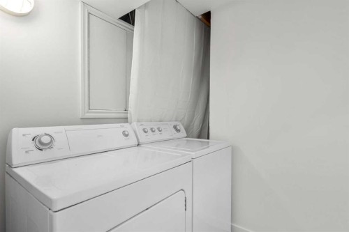 124 Bergen Crescent Nw, Calgary, AB - Indoor Photo Showing Laundry Room