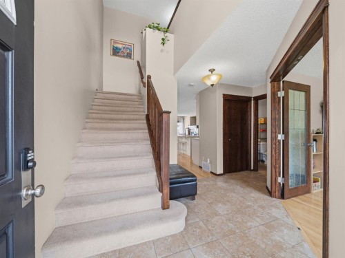28 Cranberry Lane Se, Calgary, AB - Indoor Photo Showing Other Room