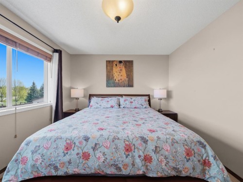 28 Cranberry Lane Se, Calgary, AB - Indoor Photo Showing Bedroom