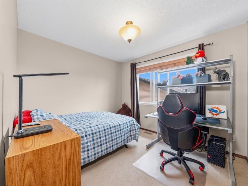28 Cranberry Lane Se, Calgary, AB - Indoor Photo Showing Bedroom
