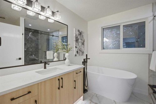 9532 Allison Drive Se, Calgary, AB - Indoor Photo Showing Bathroom