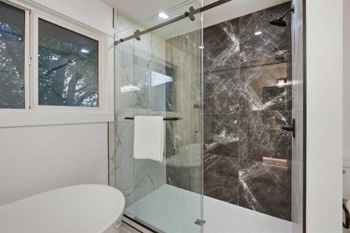 9532 Allison Drive Se, Calgary, AB - Indoor Photo Showing Bathroom