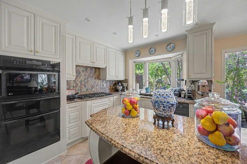 2020 Sirocco Drive Sw, Calgary, AB - Indoor Photo Showing Kitchen With Upgraded Kitchen