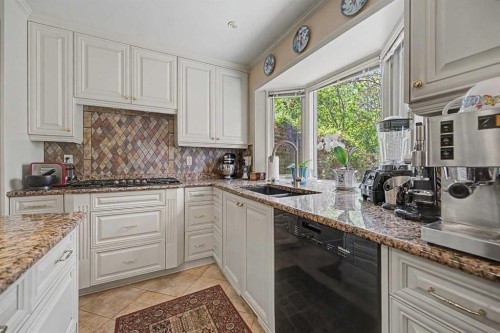 2020 Sirocco Drive Sw, Calgary, AB - Indoor Photo Showing Kitchen With Double Sink With Upgraded Kitchen