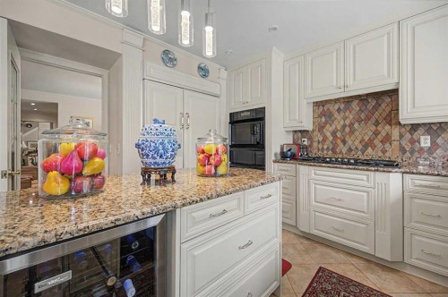 2020 Sirocco Drive Sw, Calgary, AB - Indoor Photo Showing Kitchen With Upgraded Kitchen