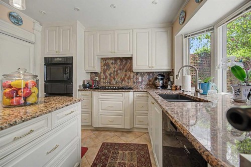 2020 Sirocco Drive Sw, Calgary, AB - Indoor Photo Showing Kitchen With Double Sink With Upgraded Kitchen