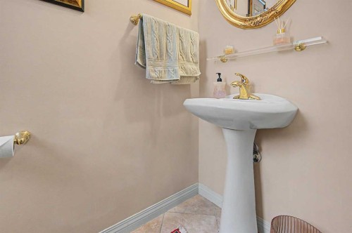 2020 Sirocco Drive Sw, Calgary, AB - Indoor Photo Showing Bathroom