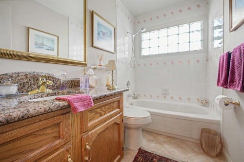 2020 Sirocco Drive Sw, Calgary, AB - Indoor Photo Showing Bathroom