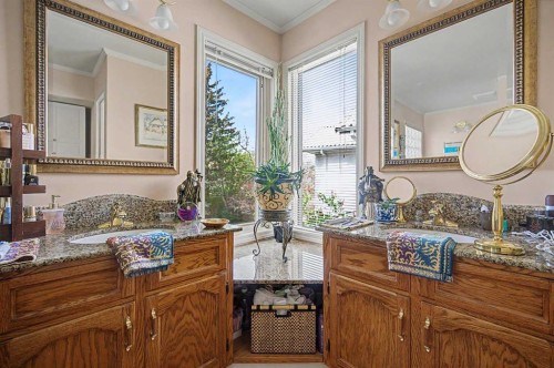 2020 Sirocco Drive Sw, Calgary, AB - Indoor Photo Showing Bathroom