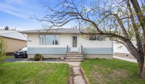 5417 50 Street  Olds, AB T4H 1J1