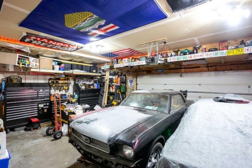 8 Thorndale Close Se, Airdrie, AB - Indoor Photo Showing Garage
