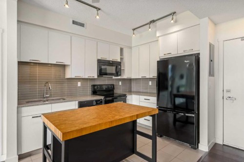 3210-175 Silverado Boulevard Sw, Calgary, AB - Indoor Photo Showing Kitchen