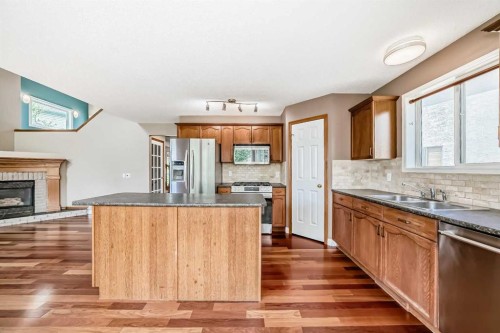 177 Douglas Glen Heath Se, Calgary, AB - Indoor Photo Showing Kitchen With Double Sink