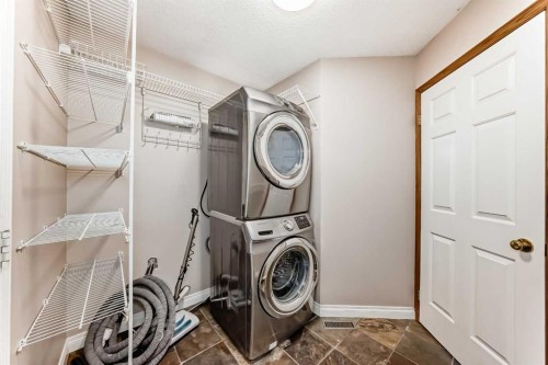 177 Douglas Glen Heath Se, Calgary, AB - Indoor Photo Showing Laundry Room