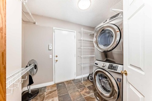 177 Douglas Glen Heath Se, Calgary, AB - Indoor Photo Showing Laundry Room