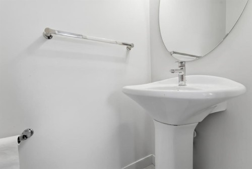 254 Redstone Drive Ne, Calgary, AB - Indoor Photo Showing Bathroom