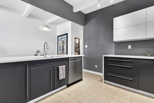 3336 39 Street Sw, Calgary, AB - Indoor Photo Showing Kitchen