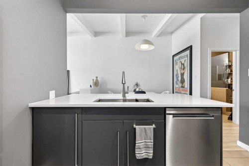 3336 39 Street Sw, Calgary, AB - Indoor Photo Showing Kitchen