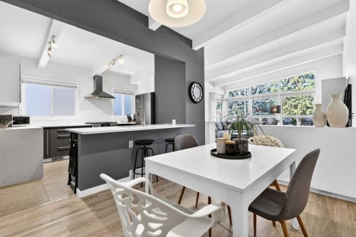 3336 39 Street Sw, Calgary, AB - Indoor