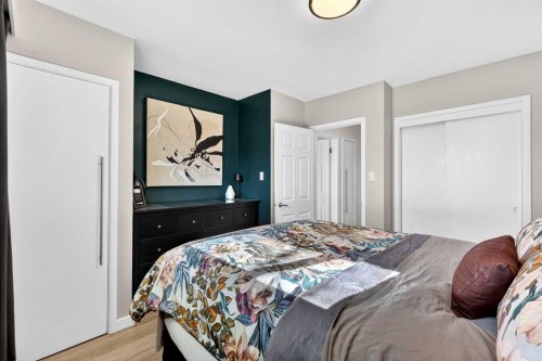 3336 39 Street Sw, Calgary, AB - Indoor Photo Showing Bedroom