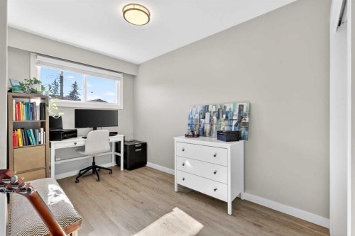 3336 39 Street Sw, Calgary, AB - Indoor Photo Showing Office