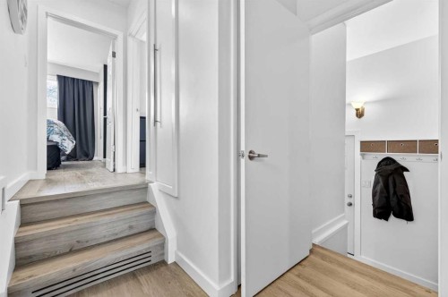 3336 39 Street Sw, Calgary, AB - Indoor Photo Showing Other Room