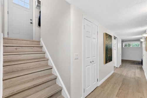 3336 39 Street Sw, Calgary, AB - Indoor Photo Showing Other Room