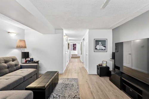 3336 39 Street Sw, Calgary, AB - Indoor Photo Showing Living Room