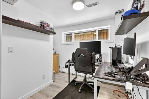 3336 39 Street Sw, Calgary, AB - Indoor Photo Showing Office