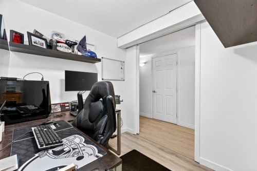 3336 39 Street Sw, Calgary, AB - Indoor Photo Showing Office