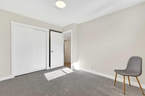 3336 39 Street Sw, Calgary, AB - Indoor